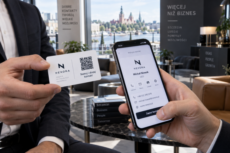wizytowki qr 6 Skanowanie smartfonem kodu QR z białej plastikowej wizytówki PVC 0,7 mm w biurze w Szczecinie.